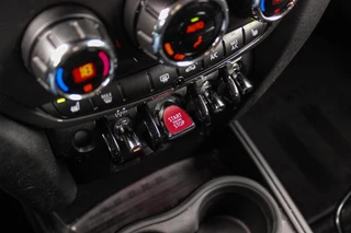 MINI Countryman 1.5 Cooper Essential | 1e eigenaar | NL auto | Driving Assistant | Camera | Sportstuur | Keyless entry | Stoelverwarming | LED | Carplay | DAB | Navigatie | PDC / 30