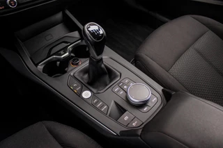 BMW 1-serie 116d F40 Executive Edition | 1e eigenaar | NL Auto | HiFi audio | DAB | LED | Apple Carplay | Rijstrooksensor | Cruise control | Climate control | Sportstuur | Active Guard Plus / 30