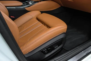 BMW 5-serie Touring 540i xDrive High Executive Luxury-Line | 1e eigenaar | Achterasbesturing | Cruise control adaptief | Apple carplay | Adaptief LED | DAB | Panoramadak | HiFi audio / 17