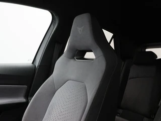 CUPRA Born Performance One 62 kWh 204 Pk | Stoel/Stuurverwarming | Camera | Adaptive Cruise | Navigatie | 18 Inch | 66.591 Km !! / 32