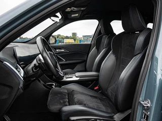 BMW iX1 eDrive20 67 kWh M Sport | SOH 100% | Trekhaak | Harman/Kardon | Keyless | LED | Camera | Navigatie | 18" / 13