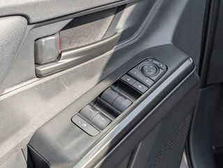 Toyota bZ4X Touring Dynamic 75 kWh NIEUW DIRECT LEVERBAAR! 360 CAMERA STOEL/STUURVERW WARMTEPOMP BLIND SPOT EL-ACHTERKLEP KEYLESS PARK-SENSOREN APPLE/ANDROID / 24