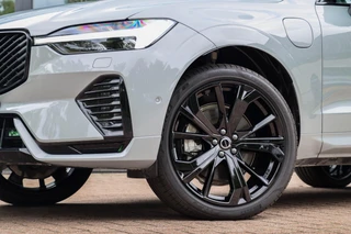 Volvo XC60 T6 AWD Ultra Black Edition 360 Cam Pano Trekhaak 21 inch Alarm / 17