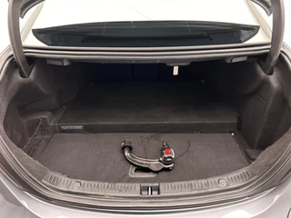 Mercedes-Benz E-klasse 350 e Lease Edition |Origineel NL | Trekhaak Adaptieve Cruise Stoelverwarming Memorie Burmester 360 Camera / 45