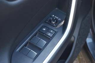 Toyota RAV4 2.5 Hybrid Dynamic BSM | Navigatie | Camera | 100% Toyota Onderhouden | 12 mnd BOVAG garantie | Whatsapp 06-53188999 / 17