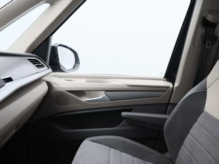 Volkswagen Multivan 1.5 eHybrid 245 Pk L2 Bulli Edition 4Motion | 6-Persoons | Panoramadak | Harman & Kardon | Camera | Trekhaak | 19 Inch | 5.703 Km !! / 37