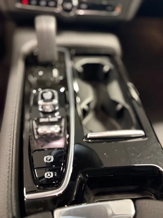 Volvo V90 2.0 T6 AWD Business Pro Automaat / Pano / leder / Harman Kardon / navi / camera/ head up / 45