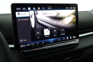 Volkswagen T-Roc 1.5 eTsi 150pk DSG R-Line First Edition Trekhaak Camera Keyless Stoelverwarming Virtual Cockpit Carplay / 29