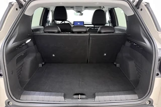 Jeep Avenger 1.2 e-Hybrid 110pk Automaat Summit | Navigatie | Achteruitrijcamera | Adapt. Cruise control | Climate control | Elektrische achterklep | Keyless | 18" Lichtmetalen velgen | 8 jaar garantie / 4