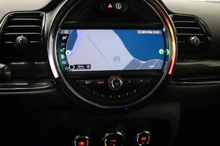 MINI Clubman 1.5 Cooper Business Edition | HALF LEDER | STOELVERWARMING | APPLE | DRAADLOZE LADER | TREKHAAK | 18" / 42