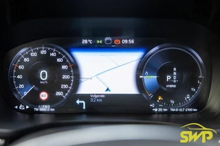 Volvo XC60 2.0 Recharge T8 AWD R-Design | Pano | 20 inch | Stoelventilatie | HUD | Harman Kardon | Memory beide kanten | Camera | ACC | BLIS / 6