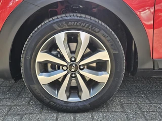 KIA Stonic 1.0 100pk DynamicPlusLine I Navi I Clima I PDC voor + achter / 19