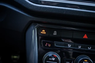 Volkswagen T-Roc 1.5 TSI Sport | Climate | Navi | Cruise | Camera | PDC / 25