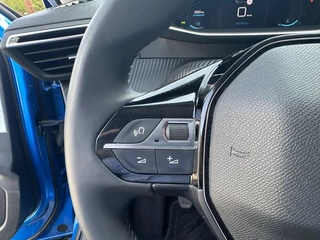 Peugeot 2008 1.2 Turbo 130 PK Allure Pack | Trekhaak 1200 KG | Navigatie | 3D Virtual Cockpit | Stoelverwarming | LED Verlichting | Half Lederen Bekleding | Keyless Start | Climate Control | Cruise Control | 17 Inch Lichtmetalen Velgen | / 18