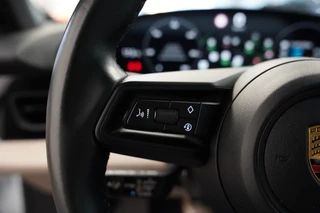Porsche Taycan Performance 84 kWh  ACC Panoramadak Leder Memory Seats / 8