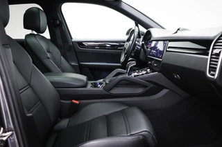 Porsche Cayenne 3.0 E-Hybrid Platinum Edition | LUCHTVERING | MASSAGE | STOELVENTILATIE | COMFORTSTOELEN | CAMERA | 22" / 5