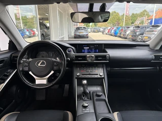 Lexus IS 300h Hybrid Sport Edition | Dealeronderhouden | Achteruitrijcamera | Stoelverwarming | Navi | Climate Control / 10