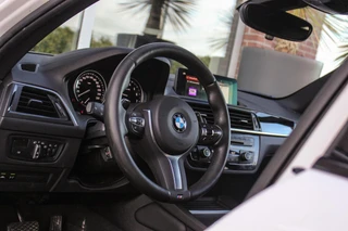 BMW 1-serie 120i Edition M Sport Shadow High Executive | 2e eigenaar | Driving Assistant | Schuif-/kanteldak | Camera | Harman Kardon | Keyless entry | LED | M sport remmen | PDC / 39