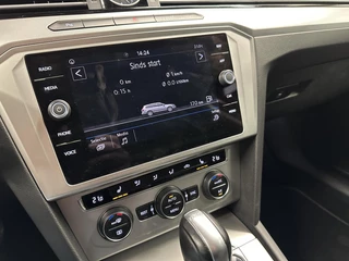 Volkswagen Passat Variant 1.5 TSI Highline NAVI CARPLAY CRUISE LM ECC. / 31