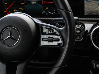 Mercedes-Benz A-klasse 180 d Launch Edition Widescreen Camera Apple CarPlay Android Auto Navigatie Stoelverwarming / 16