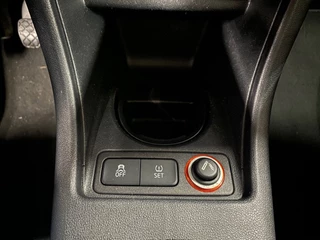 Volkswagen Up! 1.0 cross up! BlueMotion/ Nederlandse auto/ 5 deurs/ Parkeersensoren voor en achter/ Bluetooth / Airco / 29