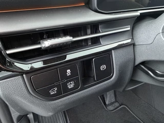 Kia Sportage 1.6 T-GDi Hybrid DynamicPlusLine  €5.000,- voordeel - Schuif-/Kanteldak - Apple Carplay/Android Auto - Stoel-/Stuurverwarming - Privacy Glass 7 Jaar of 150.000km Fabrieksgarantie / 23