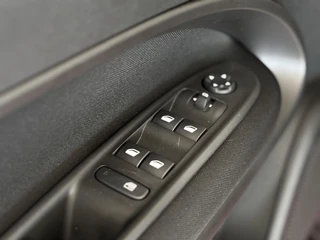 Fiat 600 1.2 Hybrid Urban | Apple-Android | Parkeersensor achter | Cruise control / 19