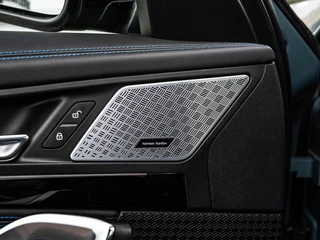 BMW iX1 eDrive20 67 kWh M Sport | SOH 100% | Trekhaak | Harman/Kardon | Keyless | LED | Camera | Navigatie | 18" / 33