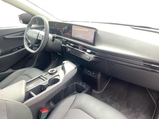 Kia EV6 Light Edition 63 kWh | VOORRAAD VOORDEEL NU €42.950,- | Direct leverbaar | Stoel+Stuur verwarming | Climate control | Navigatie | Parkeer camera achter | Parkeer sensoren voor en achter / 14