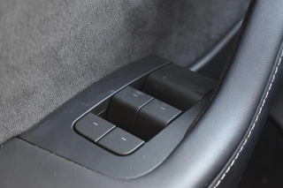 Tesla Model Y Long Range AWD 75 kWh AMD Ryzen | Trekhaak | Leer | Panorama | 12 mnd BOVAG garantie | Whatsapp 06-53188999 / 17