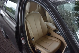 BMW 3 Serie Touring 320i xDrive High Executive M 184 pk  | Vol | HUD | Elekt.haak | Keyless | Open dak | Camera | LED/Xenon | LM-Velgen 19" / 38