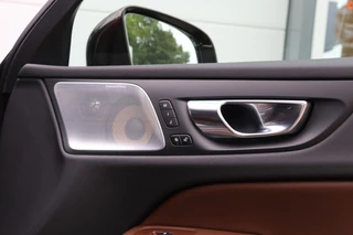 Volvo V60 2.0 T8 Twin Engine AWD Inscription (391PK) ORIG.NL/NW.PR73000/DEALERONDERH. / 42