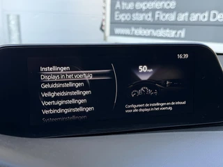 Mazda 3 2.0 e-SkyActiv-G M Hybrid 122 Comfort met Bose | Apple Carplay / Android Auto | Navigatiesysteem | Licht + Regensensor | Elektrisch Verstelbare Bestuurderstoel  | Stoel + Stuurverwarming | Parkeersensoren Voor + Achter | Camera Achter | 18"Lichtmetalen velgen | Lederen Bekleding | Cruise Control Adaptief / 31