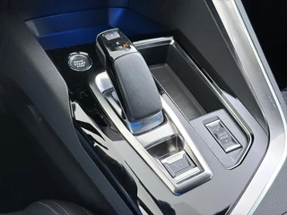 Peugeot 3008 GT SOH: 99% | PHEV | APPLE CARPLAY | ELEKTRISCHE ACHTERKLEP | CAMERA VOOR + ACHTER | ADAPTIVE CRUISE CONTROL | FOCAL AUDIO | DODEHOEK DETECTIE| RIJKLAARPRIJS INCL. 12 MND BOVAG GARANTIE / 45