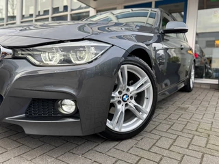 BMW 3 Serie 318i Executive M Sport I Navigatie I Trekhaak I Xenon I Dealer ond. I NL auto / 18