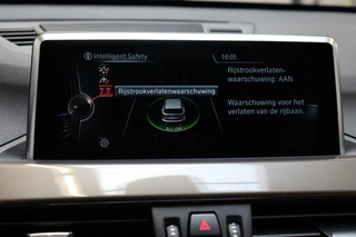 BMW X1 xDrive25i High Executive xLine Automaat  / Navigatiesysteem Plus / Driving Assistant Plus / Trekhaak / Panoramadak / Park Assistant / Leder / Park Assistant / AWD / 18 Inch / Head-Up Display / Stoelverwarming / Hifi / Parkeersensoren / Climate Control / LED / 34