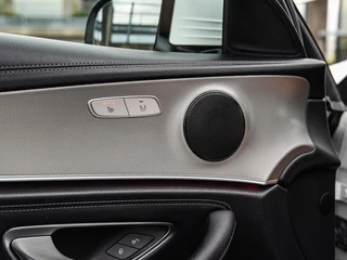 Mercedes-Benz E-klasse 220 d AMG Line Night Edition Panoramadak Widescreen Sfeerverlichting Apple CarPlay Android Auto Camera Stoelverwarming LED / 32