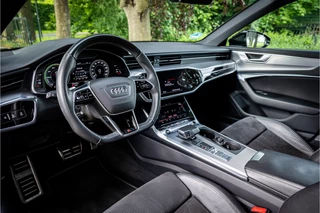 Audi A6 Avant 55 TFSI e Quattro S Line  Full Black Matrix Led Panorama 21" ACC Trekhaak / 6