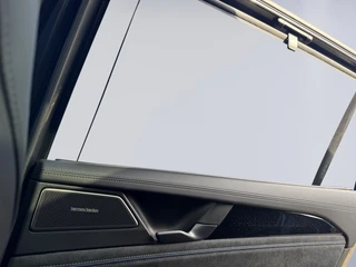 Volkswagen Passat Variant 1.5 eHybrid R-Line Edition 272pk / 5 JR Garantie / Pano / Leer / Trekhaak / H-K / Hud / Keyless / 360 / 17