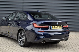 BMW 3 Serie 330e M Sport Individual  | 19'' Wielen | Lederen Bekleding | CarPlay | Audio Media Pack | 1e Eigenaar | / 32