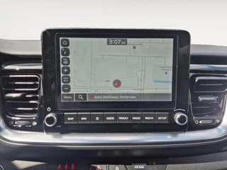 Kia Stonic 1.0 T-GDi MHEV DynamicPlusLine | Afneembare Trekhaak | Cruise Control | Climate Control | Navigatie | Camera | LM Velgen | / 18