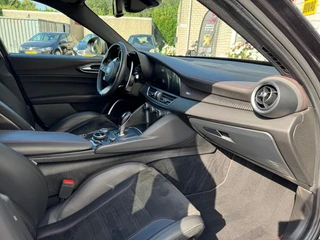 Alfa Romeo Giulia 2.9 V6 QUADRIFOGLIO Carbon pakket Sparco kuipstoelen Carplay Perfect onderhouden! / 38