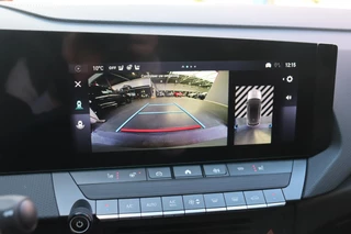 Opel Astra Electric 58 kWh Ultimate / Pano / Suede / 25
