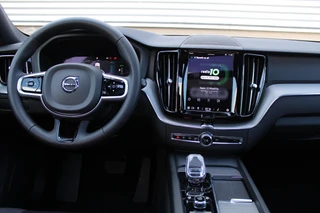 Volvo XC60 2.0 T6 Plug-in hybrid AWD Ultimate Black Edition  | Panoramadak | Head-up | H/K | Memory / 7