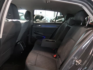 Volkswagen Golf 1.0 eTSi 110pk DSG Business 5-drs. CAMERA/KEYLESS/WINTERPACK/CARPLAY/17INCH / 54