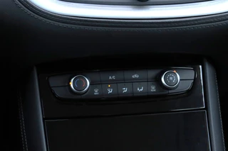 Opel Grandland X 1.2 Turbo Ultimate | Cruise | Airco | Trekhaak | Sensoren | LM Velgen / 19
