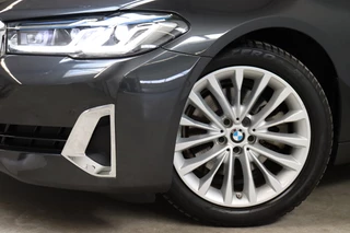 BMW 5 Serie Touring 520i High Executive Luxury Line Automaat  / Live Cockpit Professional / Laser Light / Cruise Control / Achteruitrijcamera / Stoelverwarming / Climate Control / Comfort Stoelen / Parking Assistant / 18 Inch / 10