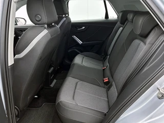 Audi Q2 35 TFSI epic Automaat | Adaptive Cruise | Stoelverwarming | CarPlay | Camera | Parkeersensoren achter / 25