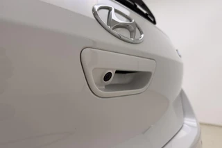 Hyundai i10 1.0 Premium | Camera | Parkeersensoren | Climate control | Weinig kilometers | Cruise control | DAB Radio / 8