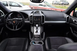 Porsche Cayenne 3.6 GTS|Panoramadak|Bose|Sportchrono|Navi|Camera|Stoelverwarming Voor/Achter|Verwarmd Stuurwiel|Elek. Stoelen|LED| / 9